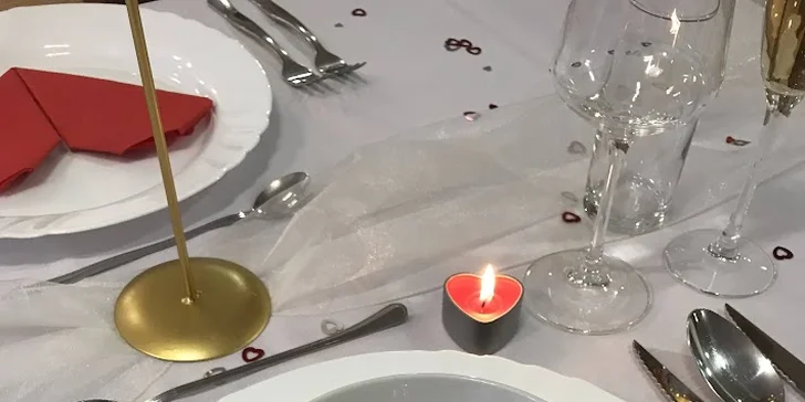 Valentýnské 4chodové menu pro jednu nebo dvě osoby: losos nebo steak, sekt i vývar