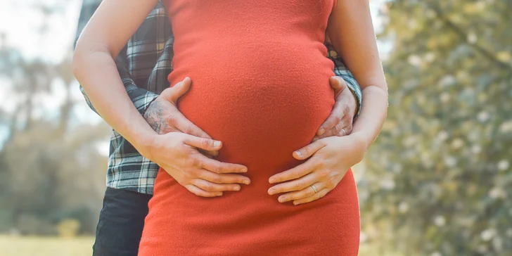 Focení v exteriéru či ateliéru: pro jednotlivce, páry, těhotné nebo rodiny