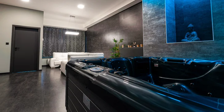 Privátní wellness s vířivkou a saunou pro dva: 120 minut relaxace i lahev sektu