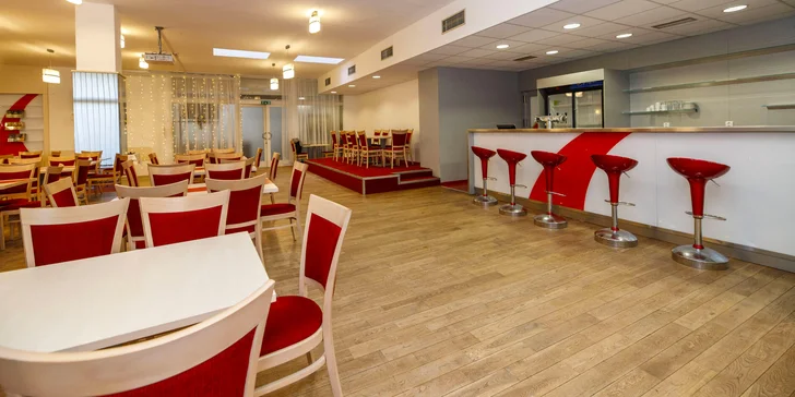Valentýnské 4chodové menu pro jednu nebo dvě osoby: losos nebo steak, sekt i vývar