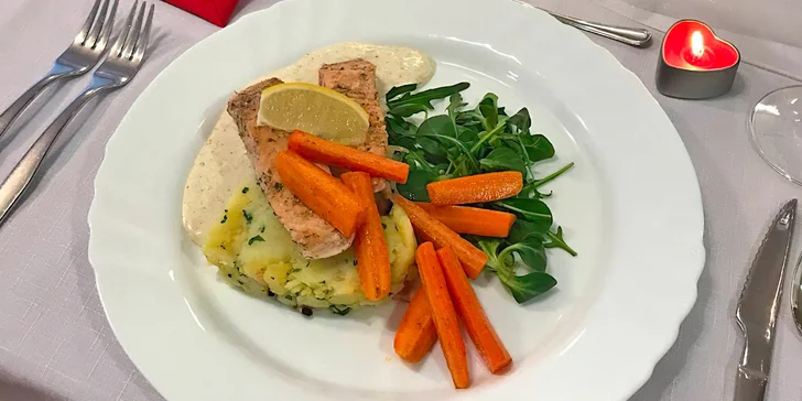 Valentýnské 4chodové menu pro jednu nebo dvě osoby: losos nebo steak, sekt i vývar