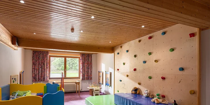 Dovolená v Zillertalu: hotel u lanovky, polopenze a neomezený wellness s výhledem