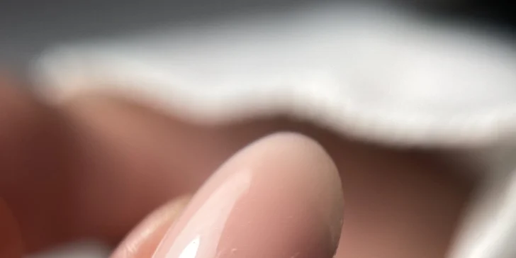 Krásné nehty: základní manikúra, japonská manikúra P-shine, modeláž i gel lak