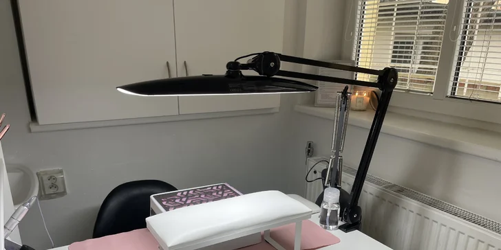 Krásné nehty: základní manikúra, japonská manikúra P-shine, modeláž i gel lak