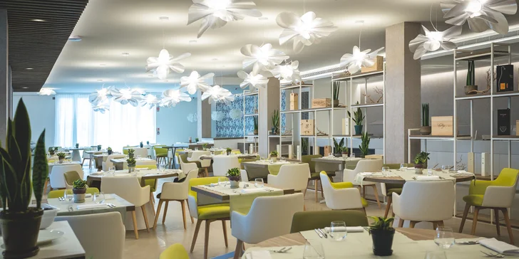 Luxusní dovolená v Toskánsku: 5* hotel přímo u pláže, snídaně nebo polopenze, animace