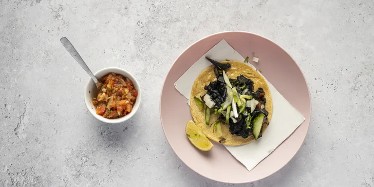 4chodové mexické menu pro 2 osoby: předkrm, polévka, tacos, dezert a mexické pivo nebo limonáda