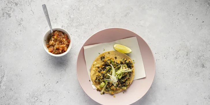 4chodové mexické menu pro 2 osoby: předkrm, polévka, tacos, dezert a mexické pivo nebo limonáda