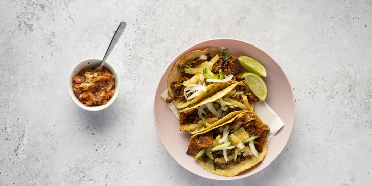 4chodové mexické menu pro 2 osoby: předkrm, polévka, tacos, dezert a mexické pivo nebo limonáda