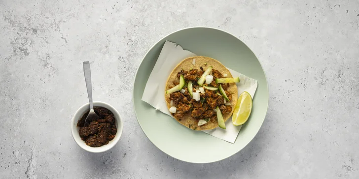 4chodové mexické menu pro 2 osoby: předkrm, polévka, tacos, dezert a mexické pivo nebo limonáda