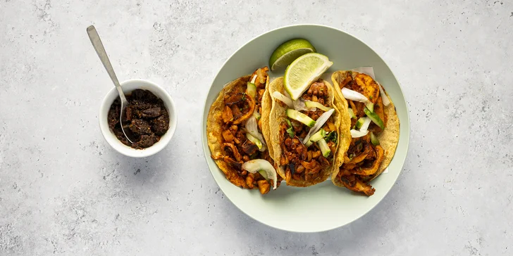 4chodové mexické menu pro 2 osoby: předkrm, polévka, tacos, dezert a mexické pivo nebo limonáda