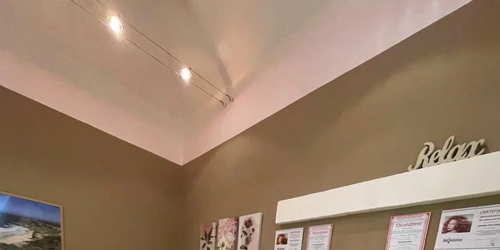 Kosmetické ošetření pleti: základní, hydratační, anti-akné či luxusní péče s liftingem