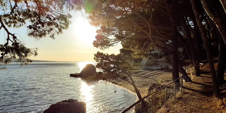 Plážový resort u Omiše: pobyt v hotelu s all inclusive light, v létě animace, first minute sleva