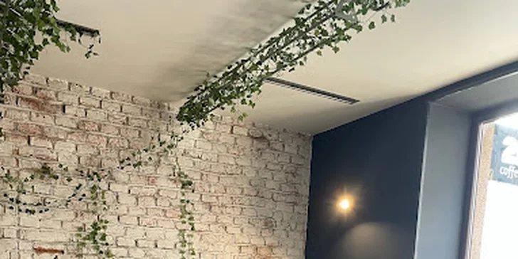 Teplý nápoj s sebou v pražských Holešovicích: káva, matcha, chai latte i horká čokoláda