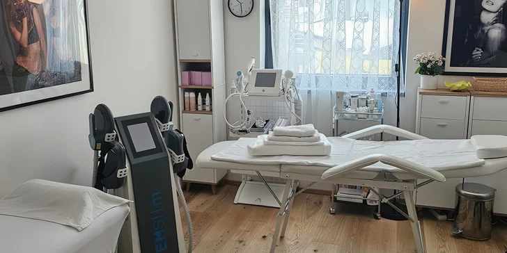 Cvičení na vibrační plošině nebo ošetření jedné partie pomocí Emslim