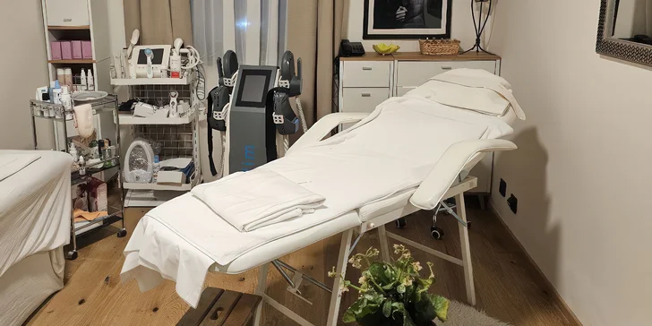 Cvičení na vibrační plošině nebo ošetření jedné partie pomocí Emslim
