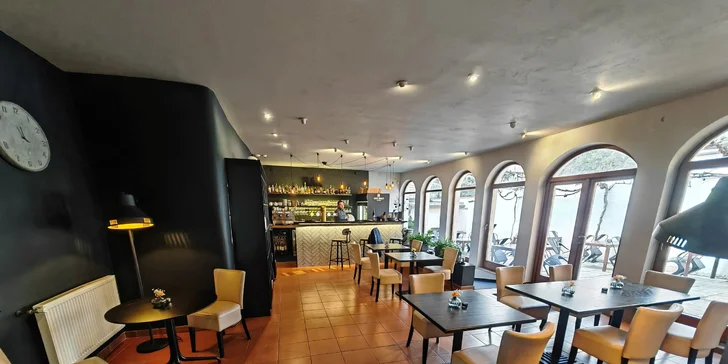 Pobyt v srdci Mikulova v Boutique hotelu Templ: snídaně, degustační menu s vinným párováním i noc zdarma
