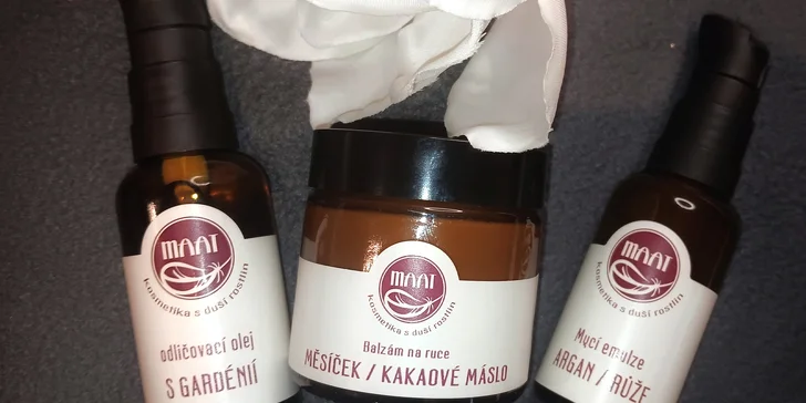Kosmetické ošetření: maska, masáž, peeling i úprava obočí a balíček s čištěním pleti