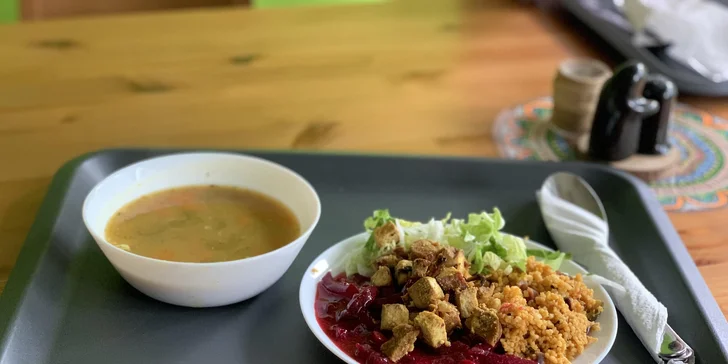 Velké veganské menu: polévka, hlavní chod, salát i domácí buchta