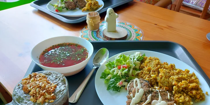 Velké veganské menu: polévka, hlavní chod, salát i domácí buchta