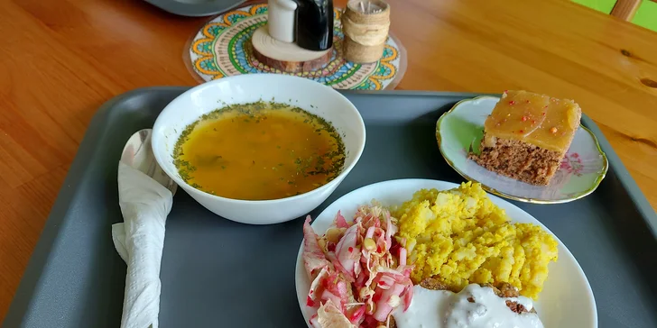 Velké veganské menu: polévka, hlavní chod, salát i domácí buchta