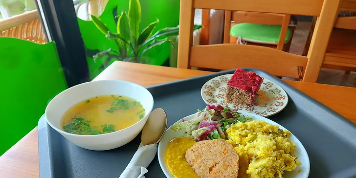 Velké veganské menu: polévka, hlavní chod, salát i domácí buchta