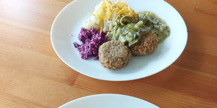Velké veganské menu: polévka, hlavní chod, salát i domácí buchta