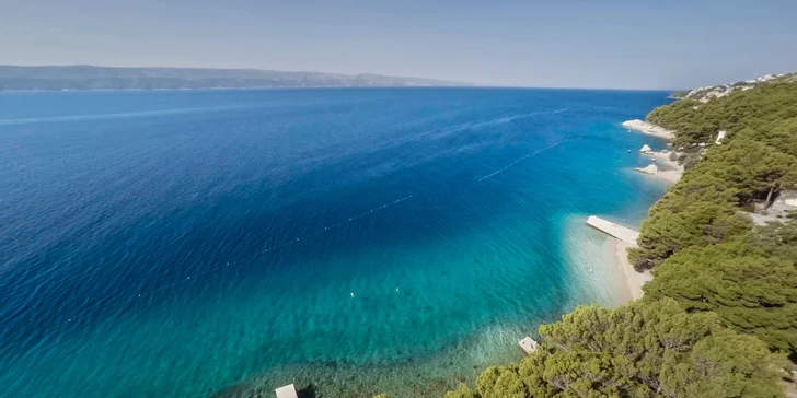 Plážový resort u Omiše: all inclusive light, bungalov až pro 4 osoby, v létě animace, first minute sleva
