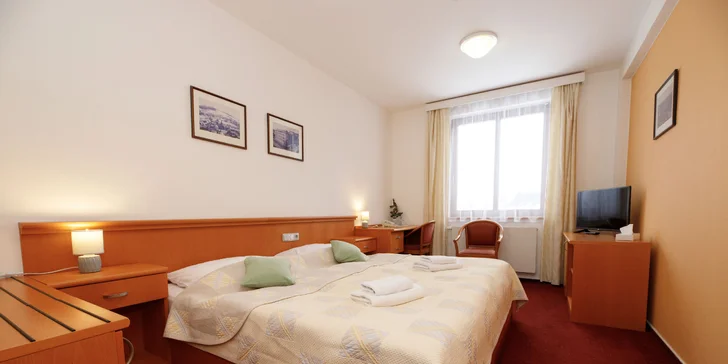 4* odpočinek v secesním hotelu pod náchodským zámkem: polopenze, lahev vína i sleva do aquaparku
