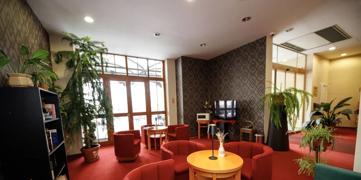 4* odpočinek v secesním hotelu pod náchodským zámkem: polopenze, lahev vína i sleva do aquaparku