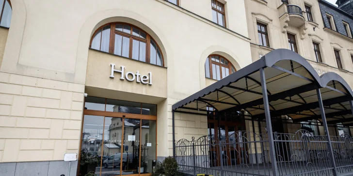 4* odpočinek v secesním hotelu pod náchodským zámkem: polopenze, lahev vína i sleva do aquaparku