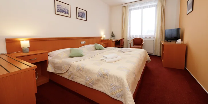 4* odpočinek v secesním hotelu pod náchodským zámkem: polopenze, lahev vína i sleva do aquaparku