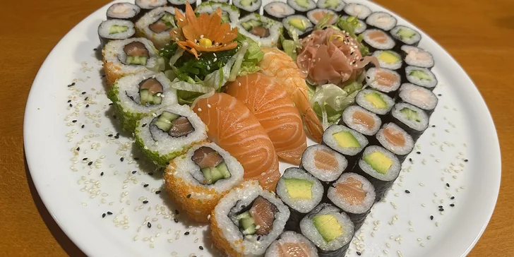 Sushi sety s 43, 52 nebo 55 kousky maki, nigiri i grilovaných rolek