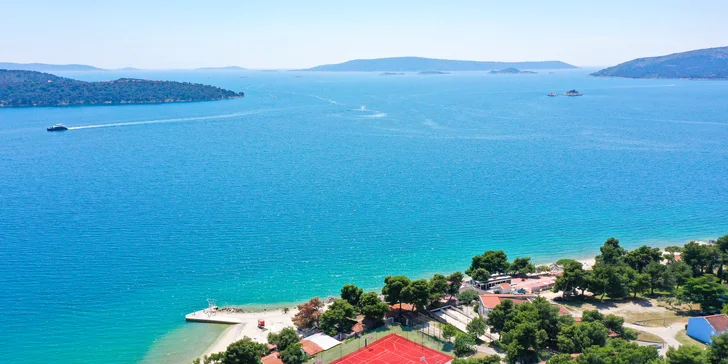 Pohoda a klid na Jadranu: rodinné apartmány kousek od pláže, bazény, animace