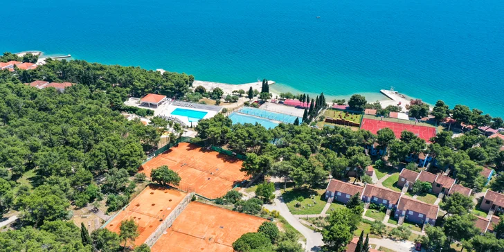 Pohoda a klid na Jadranu: rodinné apartmány kousek od pláže, bazény, animace