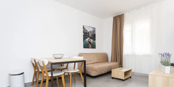 Pohoda a klid na Jadranu: rodinné apartmány kousek od pláže, bazény, animace