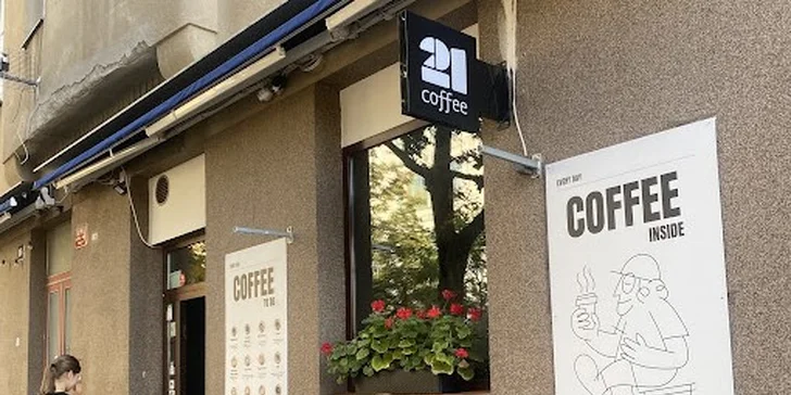 Teplý nápoj s sebou v pražských Holešovicích: káva, matcha, chai latte i horká čokoláda