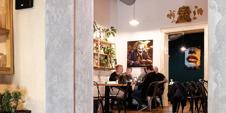 Smash burger, hranolky, omáčka, coleslaw a limonáda pro 1 či 2 osoby