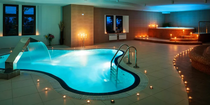 Romantika v Hluboké nad Vltavou: 4* zámecký hotel, luxusní wellness i jídlo