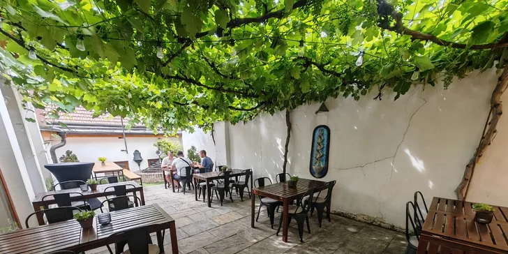 Pobyt v srdci Mikulova v Boutique hotelu Templ: snídaně, degustační menu s vinným párováním i noc zdarma