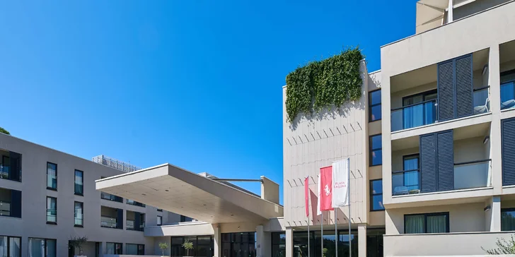 Moderní hotel v chorvatské Poreči: přímo u pláže, s polopenzí a wellness