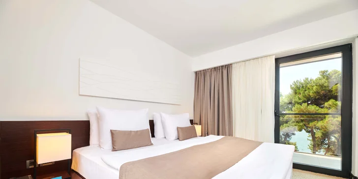 Moderní hotel v chorvatské Poreči: přímo u pláže, s polopenzí a wellness