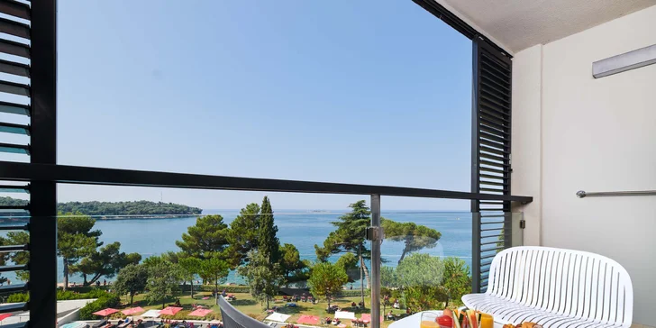 Moderní hotel v chorvatské Poreči: přímo u pláže, s polopenzí a wellness
