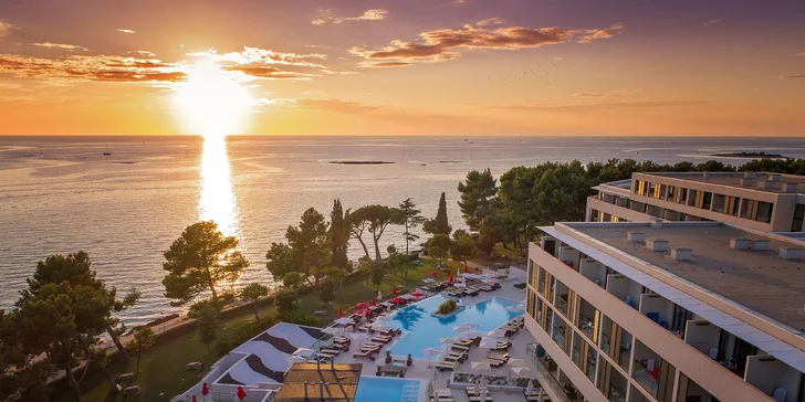 Moderní hotel v chorvatské Poreči: přímo u pláže, s polopenzí a wellness