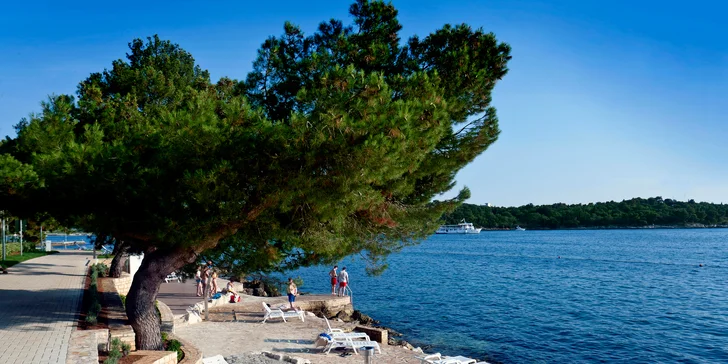 Moderní hotel v chorvatské Poreči: přímo u pláže, s polopenzí a wellness