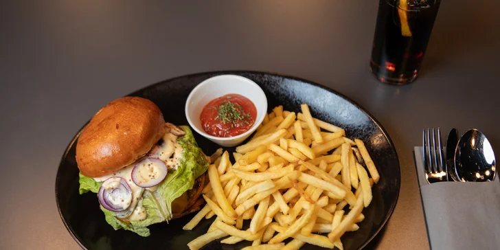 Vouchery na 500–1 500 Kč do moderní restaurace ve Vítkovicích: česká klasika i zahraniční dobroty
