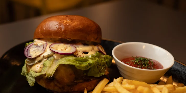 Vouchery na 500–1 500 Kč do moderní restaurace ve Vítkovicích: česká klasika i zahraniční dobroty