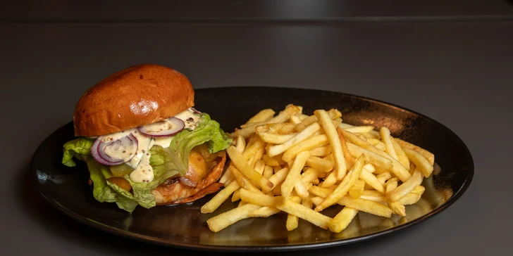 Vouchery na 500–1 500 Kč do moderní restaurace ve Vítkovicích: česká klasika i zahraniční dobroty