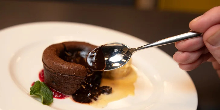 Vouchery na 500–1 500 Kč do moderní restaurace ve Vítkovicích: česká klasika i zahraniční dobroty