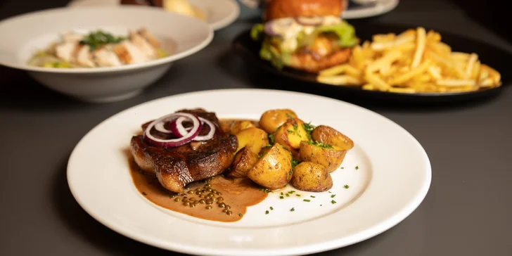 Vouchery na 500–1 500 Kč do moderní restaurace ve Vítkovicích: česká klasika i zahraniční dobroty