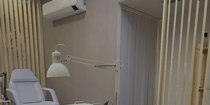 Krásné nehty: manikúra včetně zpevnění nebo prodloužení nehtů i aplikace gel laku